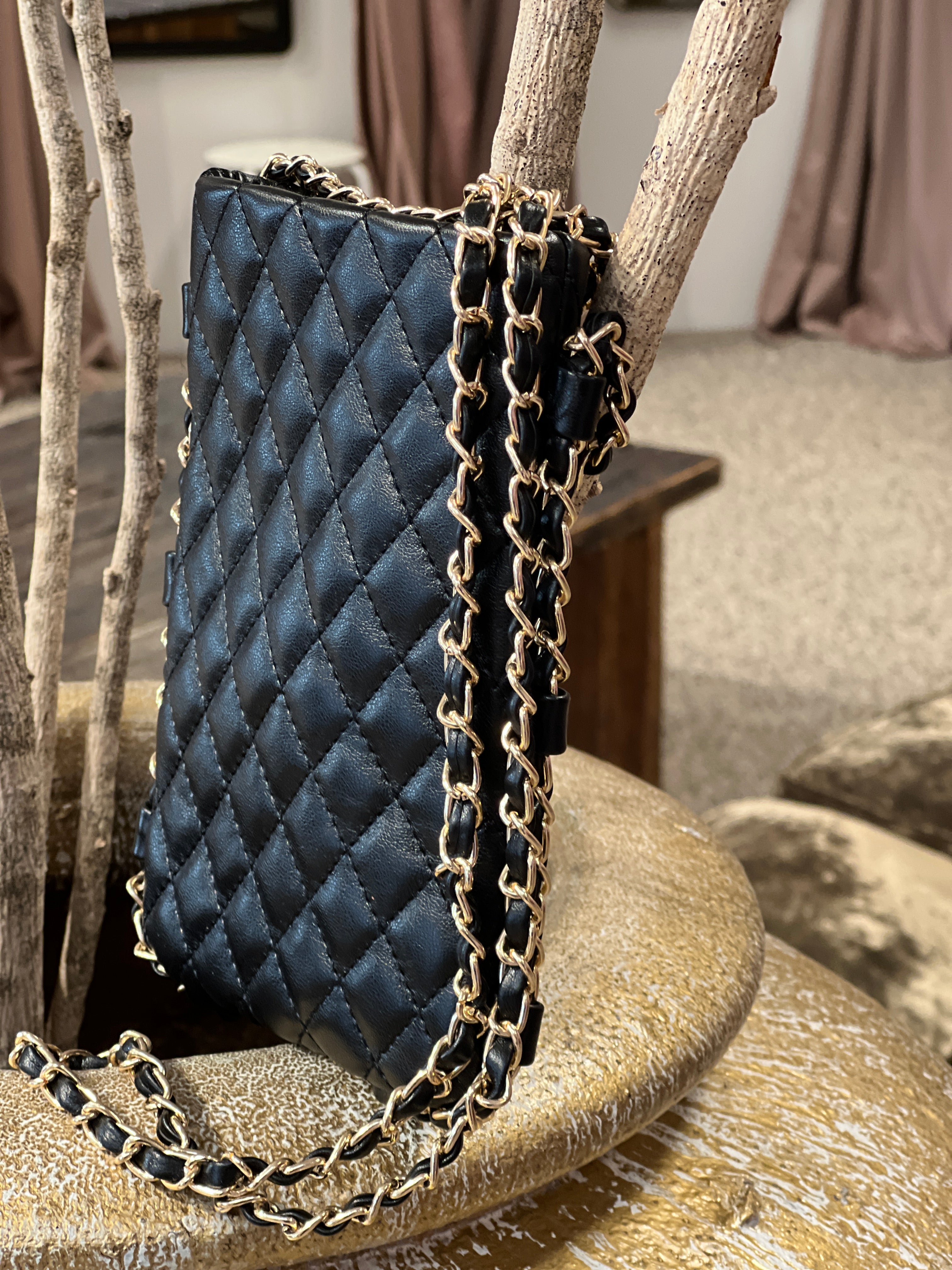 Caroline - Beige liten väska med guldkedja